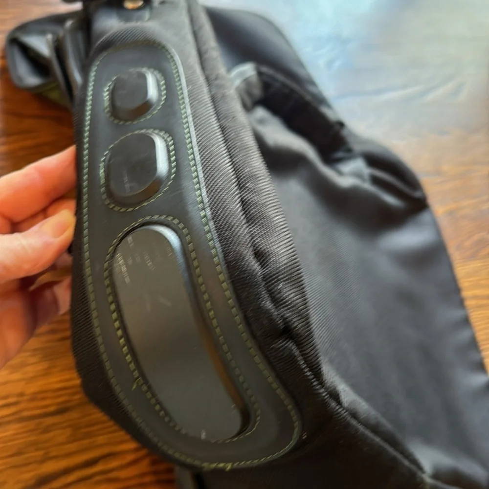 Targus black multi-zipper pockets padded laptop messenger bag.